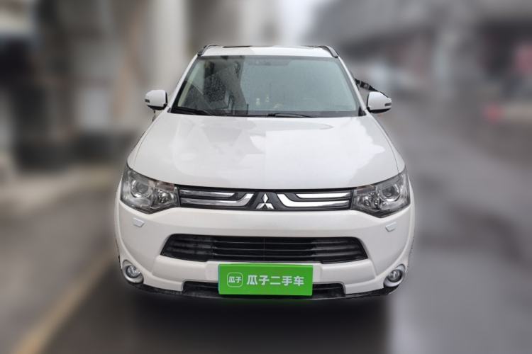 Used Mitsubishi Outlander 2013 2.4L 4x4 Luxury Navigation Edition 5 Seats Front