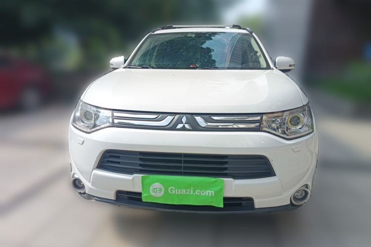 Used Mitsubishi Outlander 2013 2.4L 4x4 Luxury Navigation Edition 5 Seats Front