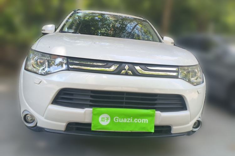 Used Mitsubishi Outlander 2013 2.4L Four-Wheel Drive Luxury Navigation Version 7 Seats Front