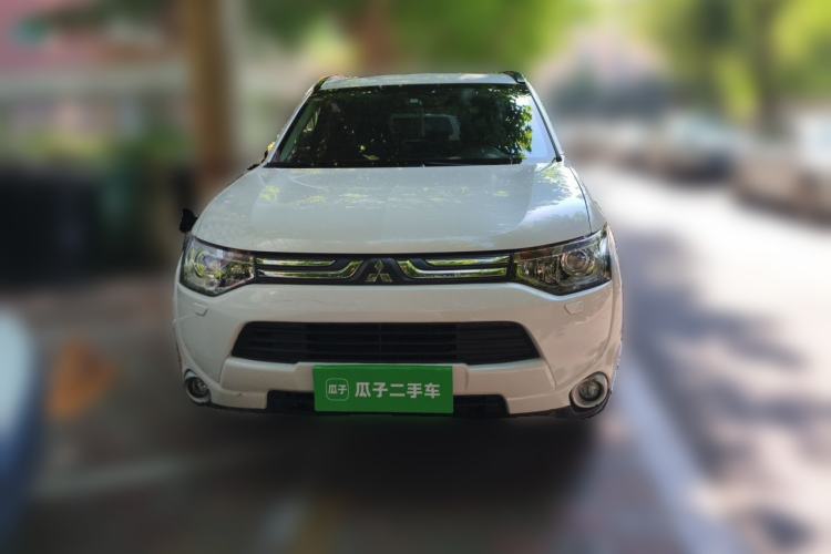 Used Mitsubishi Outlander 2013 2.4L 4x4 Luxury Navigation Edition 5 Seats Front