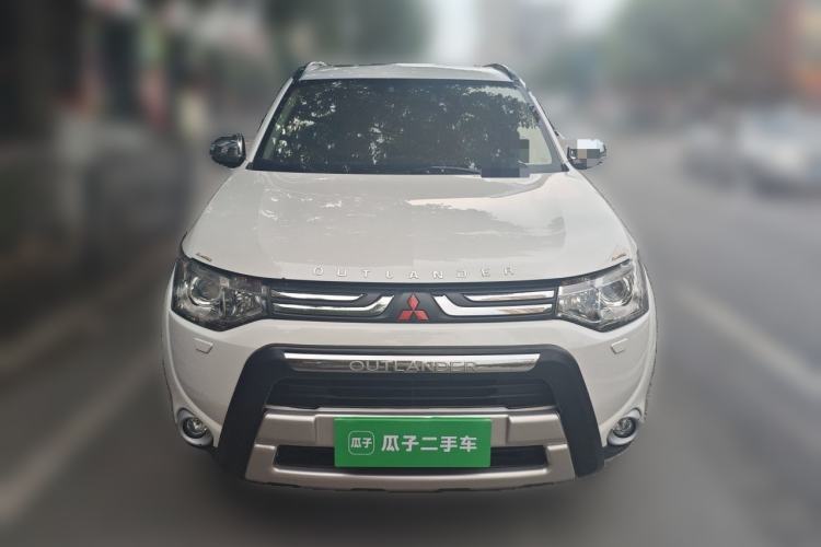 Used Mitsubishi Outlander 2013 2.4L 4x4 Luxury Navigation Edition 5 Seats Front