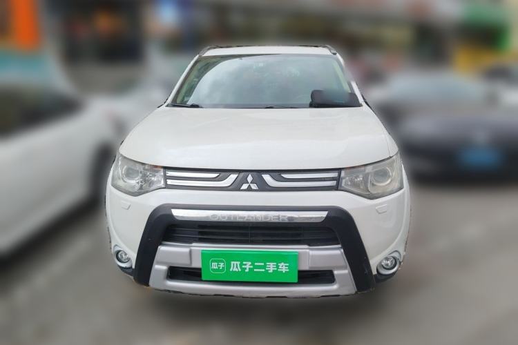 Used Mitsubishi Outlander 2013 2.4L Four-Wheel Drive Luxury Navigation Version 7 Seats Front