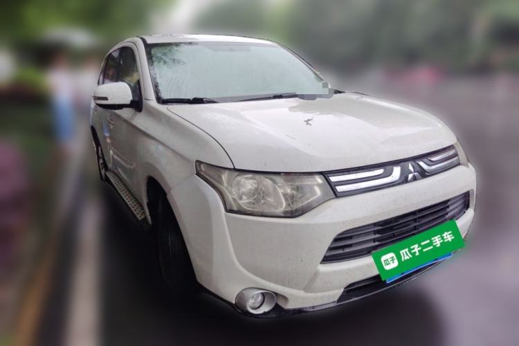 Used Mitsubishi Outlander 2013 2.0L 4x4 Urban Navigation Edition 5 Seats Front Right 45 Deg