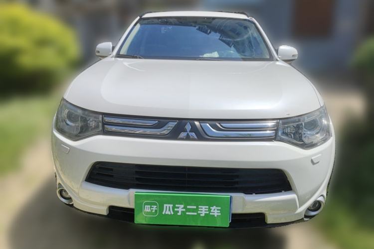 Used Mitsubishi Outlander 2013 2.4L 4x4 Luxury Navigation Edition 5 Seats Front