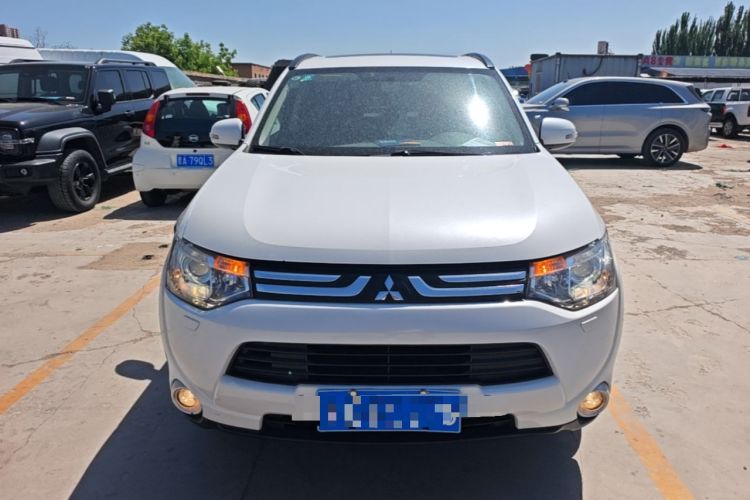 Used Mitsubishi Outlander 2013 2.4L 4x4 Luxury Navigation Edition 5 Seats Front