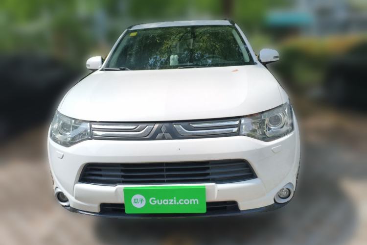 Used Mitsubishi Outlander 2013 2.4L Four-Wheel Drive Luxury Navigation Version 7 Seats Front