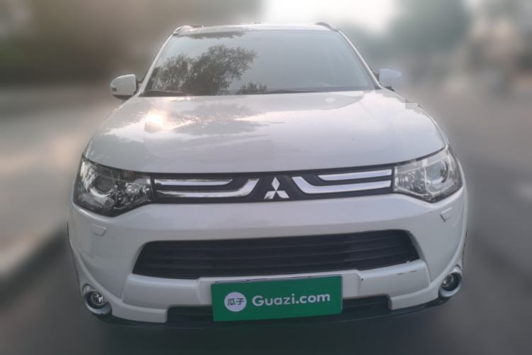 Used Mitsubishi Outlander 2013 2.4L 4x4 Luxury Navigation Edition 5 Seats Front