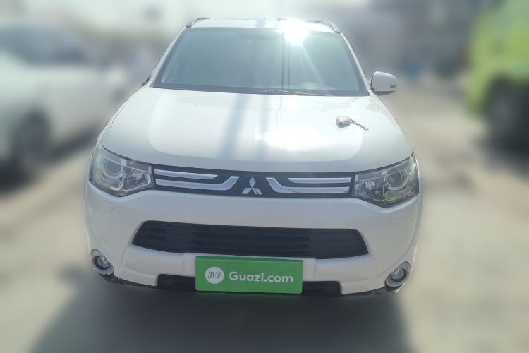 Used Mitsubishi Outlander 2013 2.4L 4x4 Luxury Navigation Edition 5 Seats Front