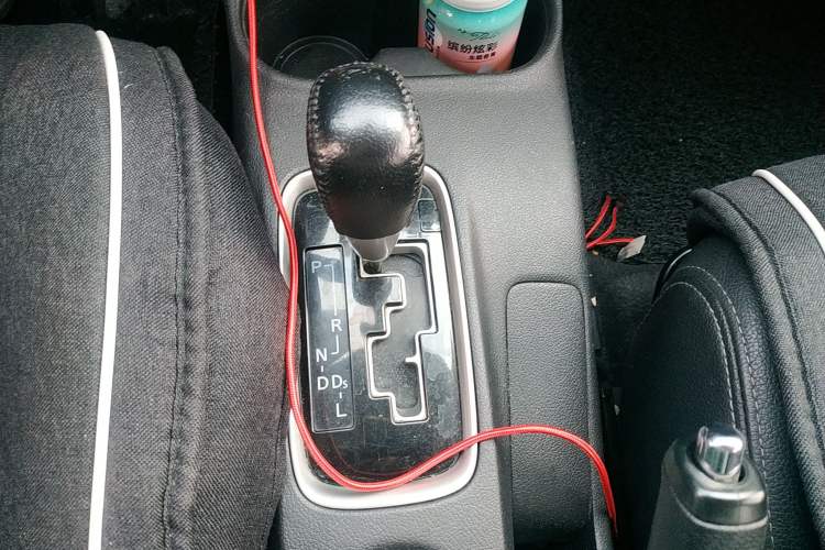 Used Mitsubishi Outlander 2013 2.4L 4x4 Luxury Navigation Edition 5 Seats Gear Lever