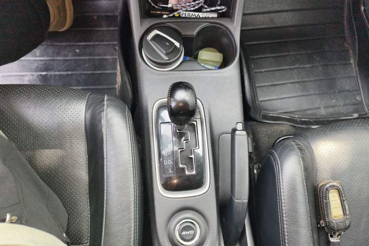 Used Mitsubishi Outlander 2013 2.4L 4x4 Luxury Navigation Edition 5 Seats Gear Lever