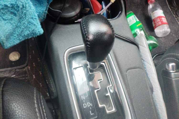 Used Mitsubishi Outlander 2013 2.4L 4x4 Luxury Navigation Edition 5 Seats Gear Lever