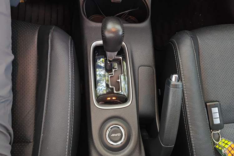 Used Mitsubishi Outlander 2013 2.4L 4x4 Luxury Navigation Edition 5 Seats Gear Lever