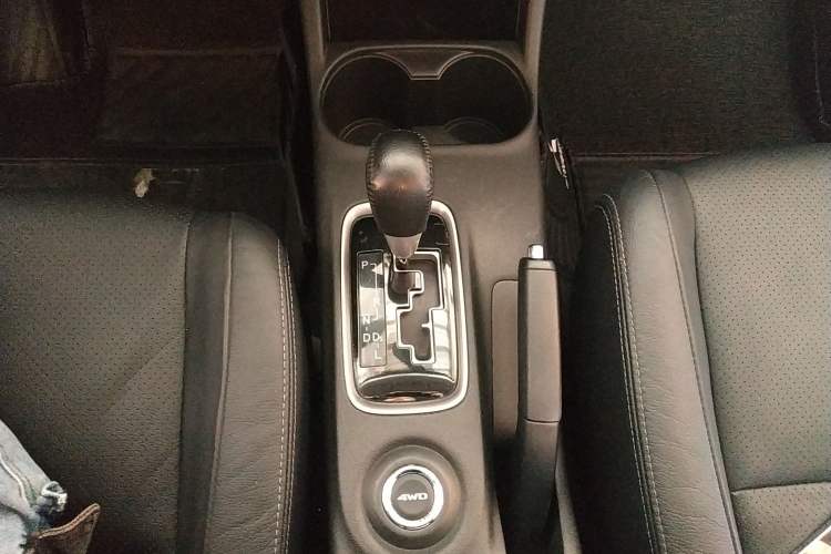 Used Mitsubishi Outlander 2013 2.4L Four-Wheel Drive Luxury Navigation Version 7 Seats Gear Lever
