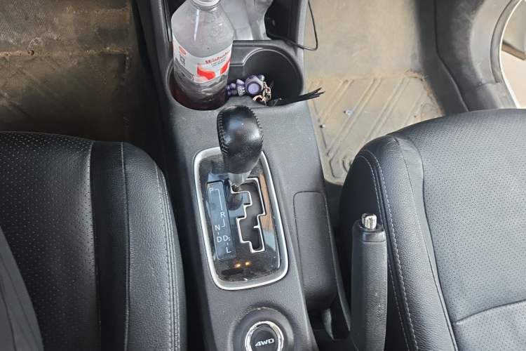 Used Mitsubishi Outlander 2013 2.4L Four-Wheel Drive Luxury Navigation Version 7 Seats Gear Lever