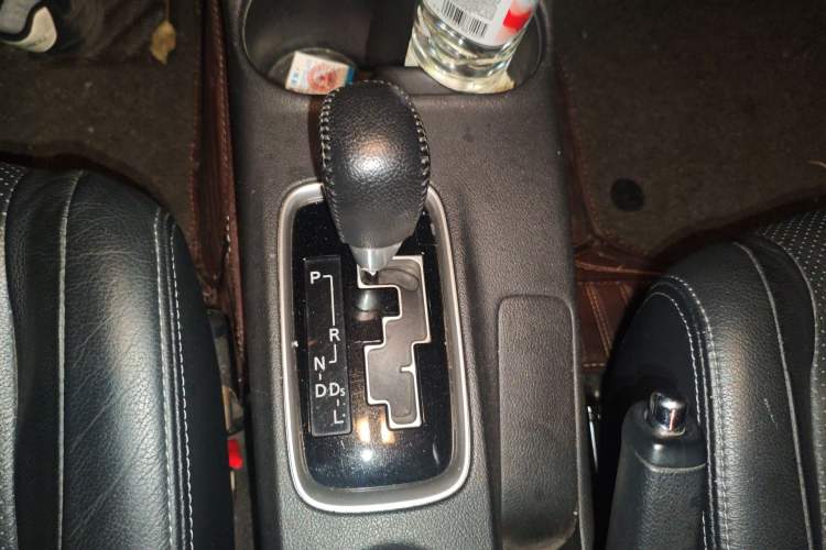 Used Mitsubishi Outlander 2013 2.4L Four-Wheel Drive Luxury Navigation Version 7 Seats Gear Lever