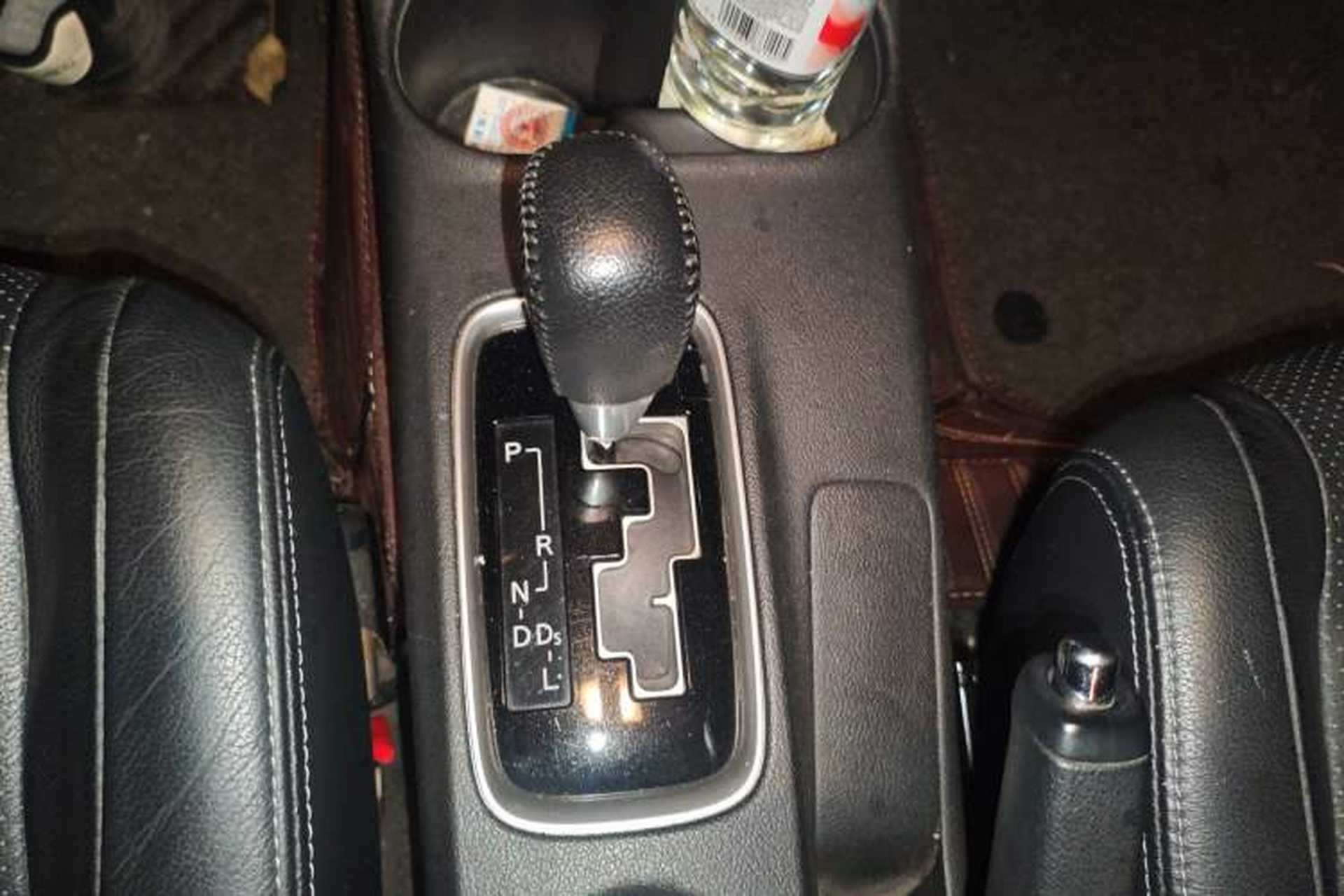 Used Mitsubishi Outlander 2013 2.4L Four-Wheel Drive Luxury Navigation Version 7 Seats Gear Lever