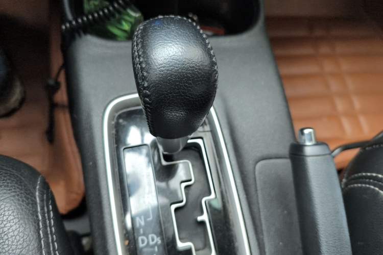 Used Mitsubishi Outlander 2013 2.4L 4x4 Luxury Navigation Edition 5 Seats Gear Lever