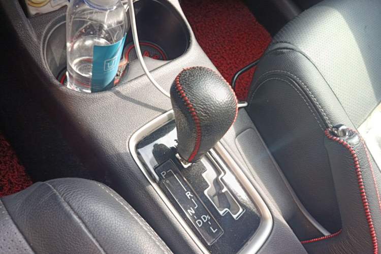 Used Mitsubishi Outlander 2013 2.4L 4x4 Luxury Navigation Edition 5 Seats Gear Lever