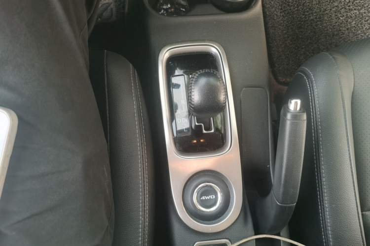 Used Mitsubishi Outlander 2013 2.4L 4x4 Luxury Navigation Edition 5 Seats Gear Lever