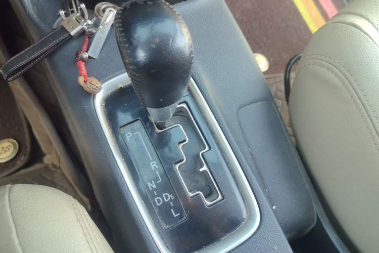 Used Mitsubishi Outlander 2013 2.4L 4x4 Luxury Navigation Edition 5 Seats Gear Lever