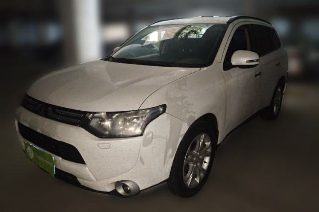 Used Mitsubishi Outlander 2013 2.4L Four-Wheel Drive Luxury Navigation Version 7 Seats