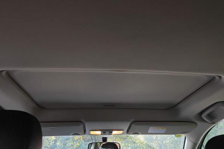 Used Mitsubishi Outlander 2013 2.4L 4x4 Luxury Navigation Edition 5 Seats Headliner
