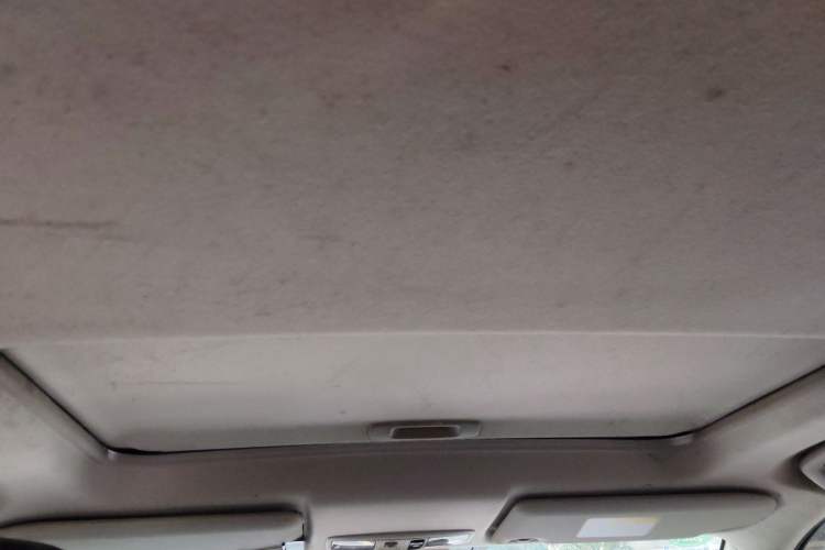 Used Mitsubishi Outlander 2013 2.4L Four-Wheel Drive Luxury Navigation Version 7 Seats Headliner