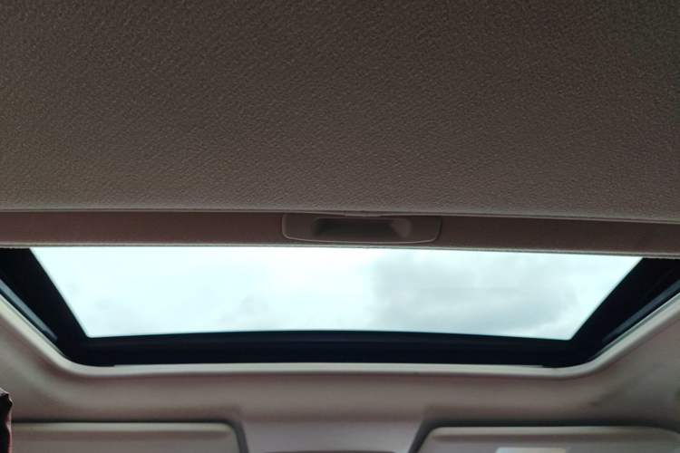 Used Mitsubishi Outlander 2013 2.4L 4x4 Luxury Navigation Edition 5 Seats Headliner