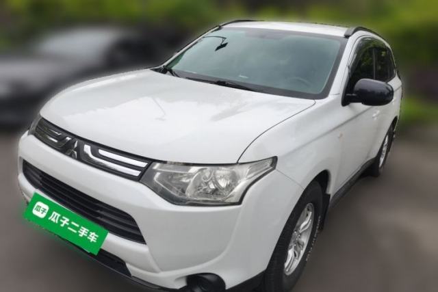 Used Mitsubishi Outlander 2013 2.0L Two-Wheel Drive Sport Navigation Version 5 Seats