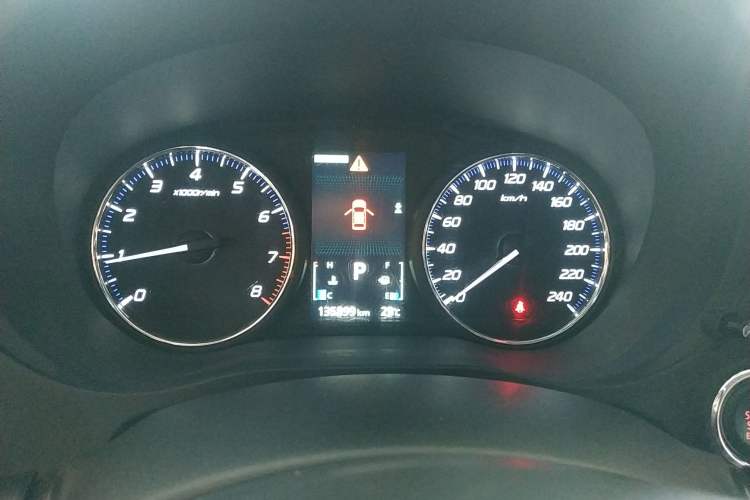 Used Mitsubishi Outlander 2013 2.4L Four-Wheel Drive Luxury Navigation Version 7 Seats Instrument Cluster