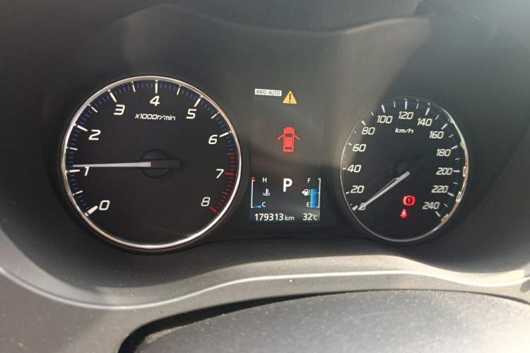 Used Mitsubishi Outlander 2013 2.4L 4x4 Luxury Navigation Edition 5 Seats Instrument Cluster