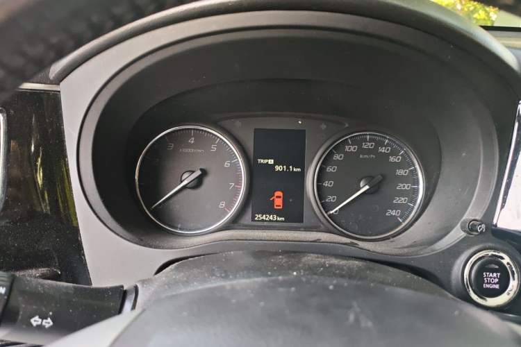 Used Mitsubishi Outlander 2013 2.4L Four-Wheel Drive Luxury Navigation Version 7 Seats Instrument Cluster