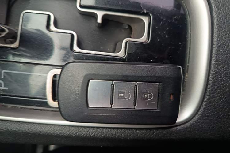 Used Mitsubishi Outlander 2013 2.4L 4x4 Luxury Navigation Edition 5 Seats Interior 1
