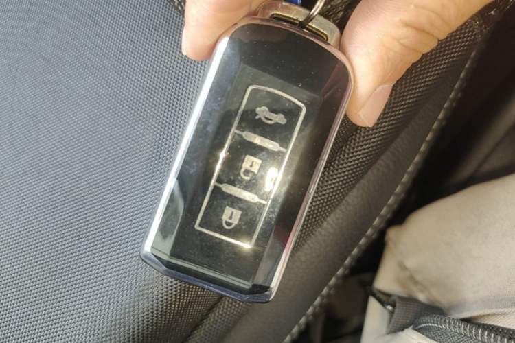 Used Mitsubishi Outlander 2013 2.4L Four-Wheel Drive Luxury Navigation Version 7 Seats Interior 1