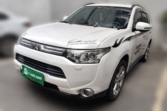 Used Mitsubishi Outlander 2013 2.4L Four-Wheel Drive Luxury Navigation Version 7 Seats