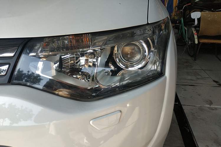 Used Mitsubishi Outlander 2013 2.4L Four-Wheel Drive Luxury Navigation Version 7 Seats Left Front Headlight