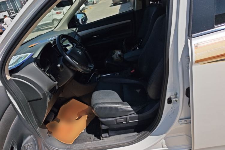 Used Mitsubishi Outlander 2013 2.4L 4x4 Luxury Navigation Edition 5 Seats Left Front Seat