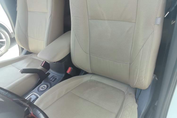 Used Mitsubishi Outlander 2013 2.4L 4x4 Luxury Navigation Edition 5 Seats Left Front Seat