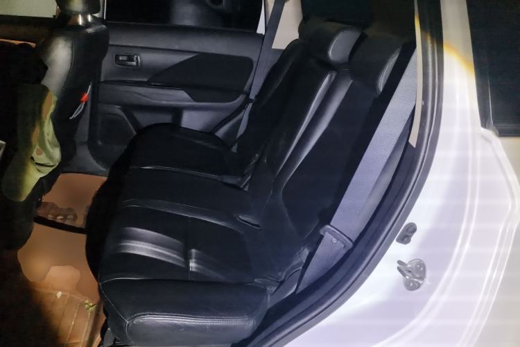 Used Mitsubishi Outlander 2013 2.0L Two-Wheel Drive Sport Navigation Version 5 Seats Left Rear Seat