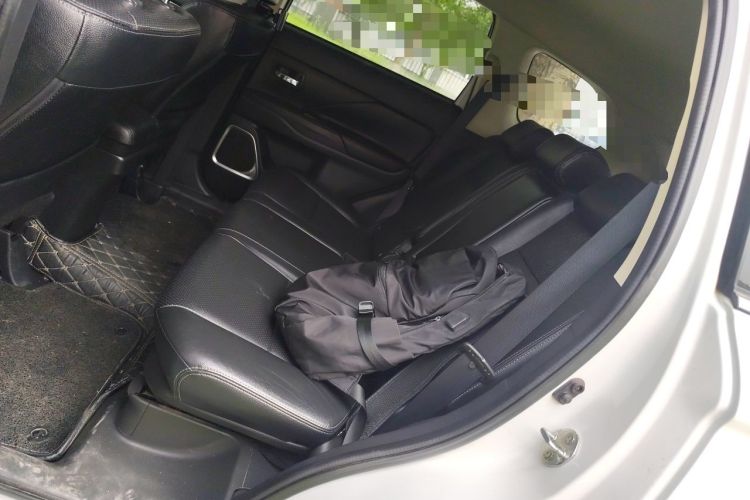 Used Mitsubishi Outlander 2013 2.4L 4x4 Luxury Navigation Edition 5 Seats Left Rear Seat