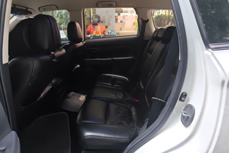 Used Mitsubishi Outlander 2013 2.0L Two-Wheel Drive Sport Navigation Version 5 Seats Left Rear Seat
