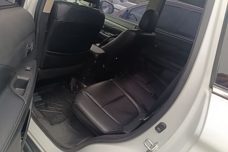 Used Mitsubishi Outlander 2013 2.4L 4x4 Luxury Navigation Edition 5 Seats Left Rear Seat