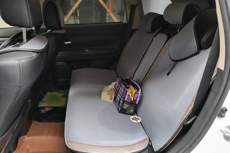 Used Mitsubishi Outlander 2013 2.4L 4x4 Luxury Navigation Edition 5 Seats Left Rear Seat