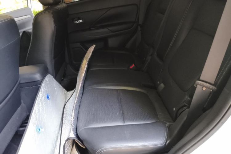 Used Mitsubishi Outlander 2013 2.4L 4x4 Luxury Navigation Edition 5 Seats Left Rear Seat