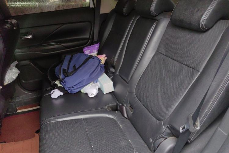 Used Mitsubishi Outlander 2013 2.0L 4x4 Urban Navigation Edition 5 Seats Left Rear Seat