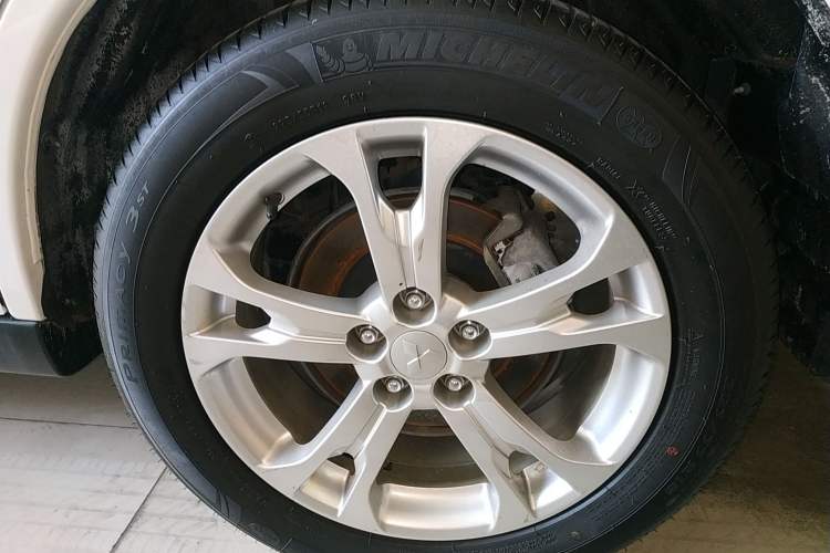 Used Mitsubishi Outlander 2013 2.4L Four-Wheel Drive Luxury Navigation Version 7 Seats Left Rear Wheel Hub