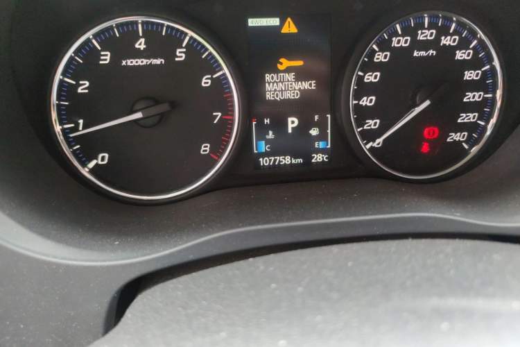 Used Mitsubishi Outlander 2013 2.4L 4x4 Luxury Navigation Edition 5 Seats Odometer Close Up