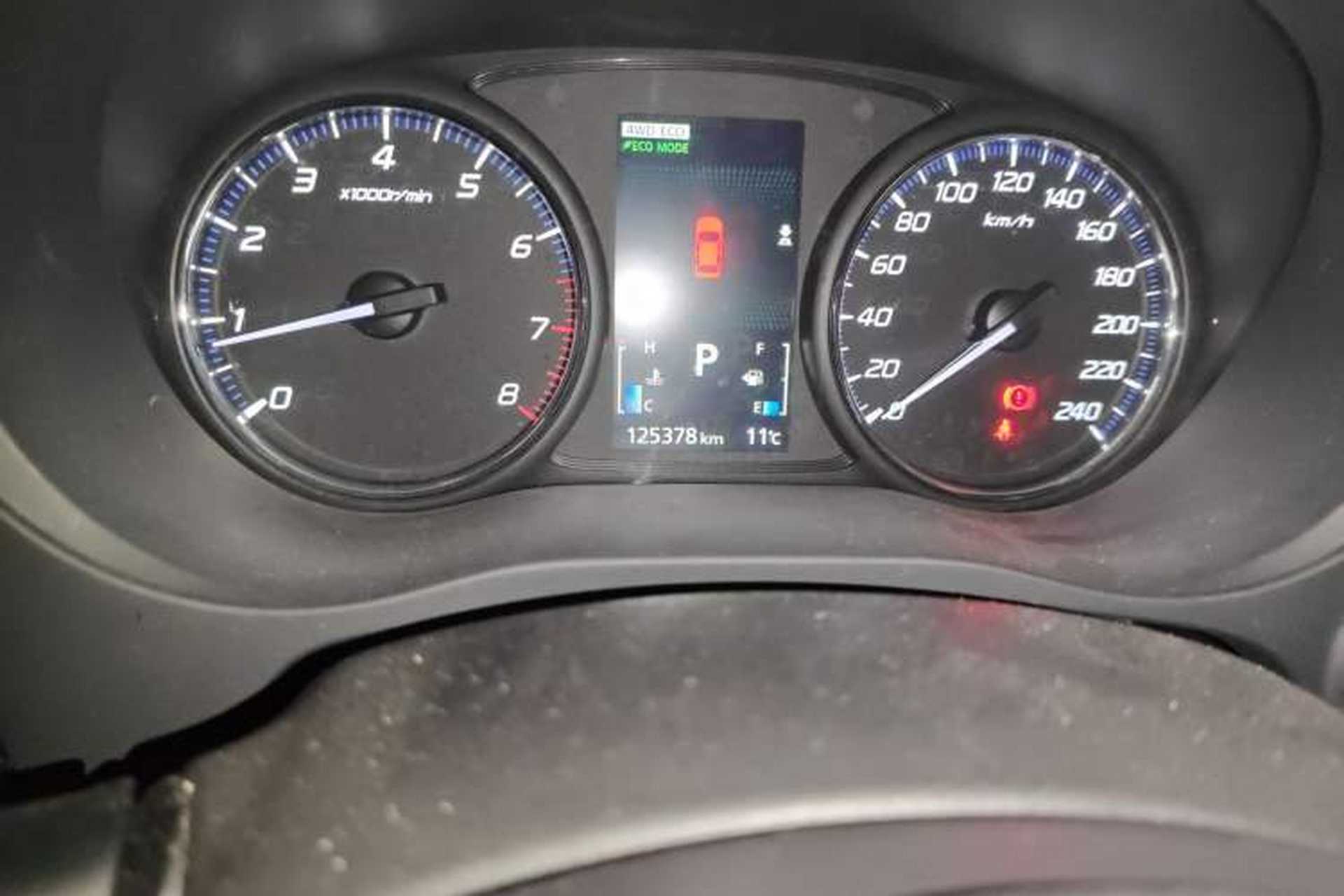 Used Mitsubishi Outlander 2013 2.4L Four-Wheel Drive Luxury Navigation Version 7 Seats Odometer Close Up