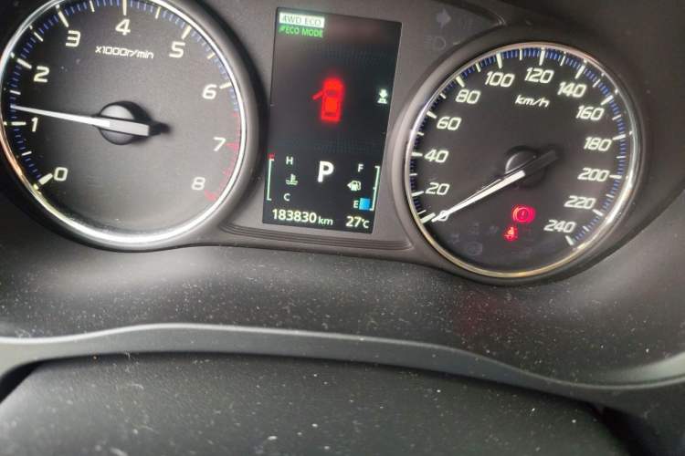 Used Mitsubishi Outlander 2013 2.4L 4x4 Luxury Navigation Edition 5 Seats Odometer Close Up
