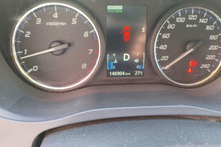 Used Mitsubishi Outlander 2013 2.4L Four-Wheel Drive Luxury Navigation Version 7 Seats Odometer Close Up